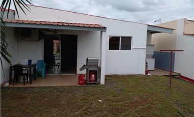 Se alquila casa en las Arboledas Cluster los olivos