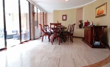 Vendo amplia casa para remodelar en el Poblado los Balsos