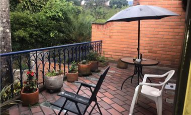 Vendo amplia casa para remodelar en el Poblado los Balsos