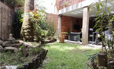 Vendo amplia casa para remodelar en el Poblado los Balsos