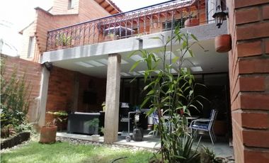 Vendo amplia casa para remodelar en el Poblado los Balsos