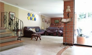 Vendo amplia casa para remodelar en el Poblado los Balsos