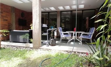 Vendo amplia casa para remodelar en el Poblado los Balsos