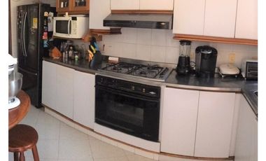 Vendo amplia casa para remodelar en el Poblado los Balsos