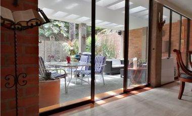 Vendo amplia casa para remodelar en el Poblado los Balsos