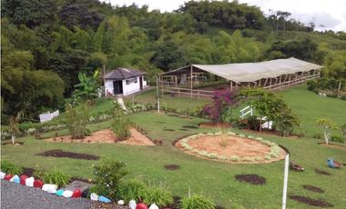 SE VENDE HERMOSA FINCA DE RECREO VIA A ARMENIA
