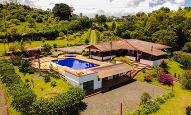 SE VENDE HERMOSA FINCA DE RECREO VIA A ARMENIA