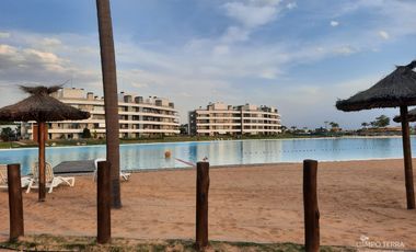 Departamento en venta monoambiente, cocina integrada y cochera en Lagoon Pilar