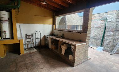 Casa Fondo en venta en Caseros