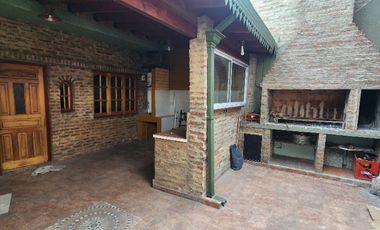 Casa Fondo en venta en Caseros