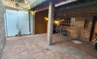 Casa Fondo en venta en Caseros