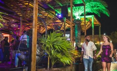 Local Comercial en Venta en Derecho de llaves de UN RESTO/BAR DE PLAYA EN LA CIUDAD. En Vitacura.