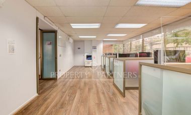 Metro Esc. Militar/Oficina con amplia zona de trabajo/ 4 privados