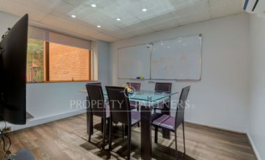 Metro Esc. Militar/Oficina con amplia zona de trabajo/ 4 privados