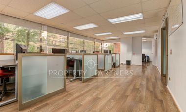 Metro Esc. Militar/Oficina con amplia zona de trabajo/ 4 privados