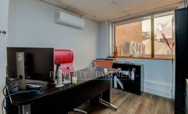 Metro Esc. Militar/Oficina con amplia zona de trabajo/ 4 privados