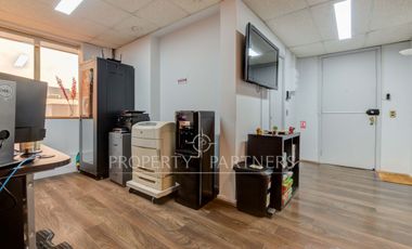 Metro Esc. Militar/Oficina con amplia zona de trabajo/ 4 privados