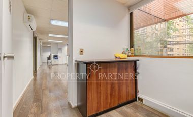 Metro Esc. Militar/Oficina con amplia zona de trabajo/ 4 privados