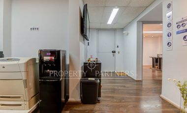 Metro Esc. Militar/Oficina con amplia zona de trabajo/ 4 privados