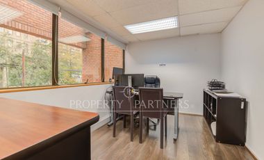 Metro Esc. Militar/Oficina con amplia zona de trabajo/ 4 privados