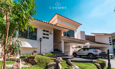 CASA EN VENTA EN VALLE REAL, ZAPOPAN