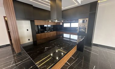 Espectacular casa en venta en vía cumbres