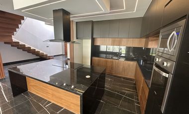 Espectacular casa en venta en vía cumbres