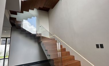 Espectacular casa en venta en vía cumbres