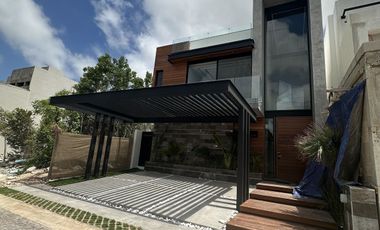 Espectacular casa en venta en vía cumbres