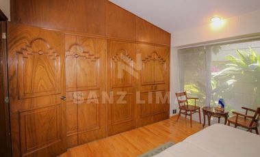 ALAMEDA: Magnifica residencia, una planta, con amplio jardín y finos acabados.