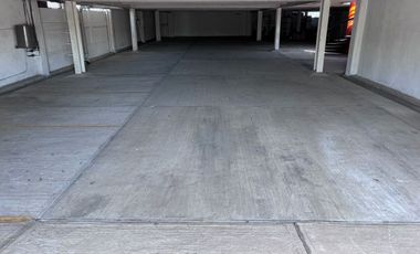Renta de local comercial en Plaza Mediterraneo