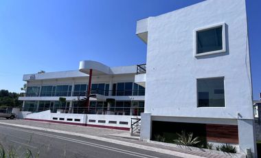 Renta de local comercial en plaza Mediterraneo, El Pueblito