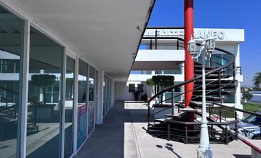 Renta de local comercial en plaza Mediterraneo, El Pueblito
