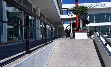 Renta de local comercial en plaza Mediterraneo, El Pueblito