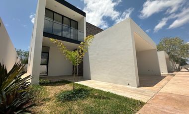 Casa en Venta dentro de Privada al Norte de Mérida, Yucatán de 3 y 4 Rec