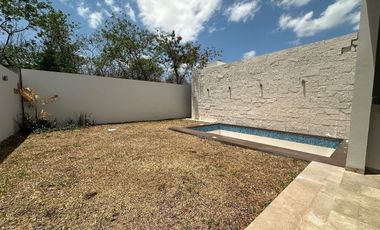 Casa en Venta dentro de Privada al Norte de Mérida, Yucatán de 3 y 4 Rec
