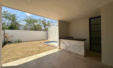 Casa en Venta dentro de Privada al Norte de Mérida, Yucatán de 3 y 4 Rec