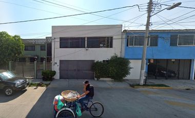 Casa En Venta,  Estilo Modernista ubicada en Tlalnepantla Cod. ZV1392