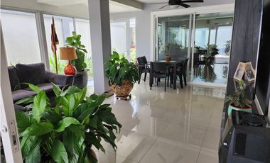 SE VENDE DE CASA EN COSTA VERDE