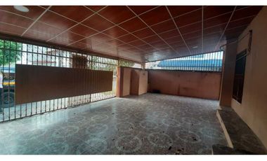 ALQUILER DE CASA PARA USO COMERCIAL O VIVIENDA 258M2 NRR