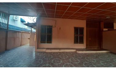 ALQUILER DE CASA PARA USO COMERCIAL O VIVIENDA 258M2 NRR