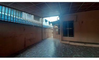 ALQUILER DE CASA PARA USO COMERCIAL O VIVIENDA 258M2 NRR