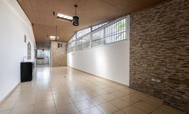 Venta Rápida de Amplia y Espectacular Casa en Zona Céntrica 334 Mts2