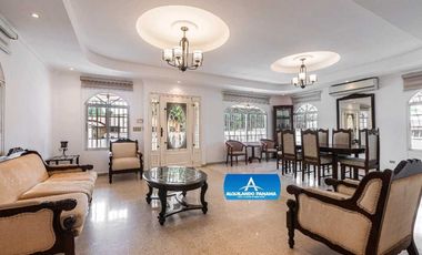 Venta Rápida de Amplia y Espectacular Casa en Zona Céntrica 334 Mts2