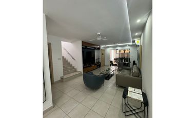 BRISAS DEL GOLF / PH AVENTURA / 180M2 / 2 NIVELES / 4 HABITC / TERRAZA