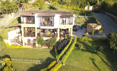 ESPECTACULAR CASA EN ARRIENDO EN ENVIGADO, ESCOBERO