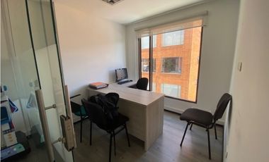 Arriendo Oficina 54 mts Carrera 15 con 106