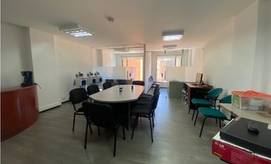 Arriendo Oficina 54 mts Carrera 15 con 106