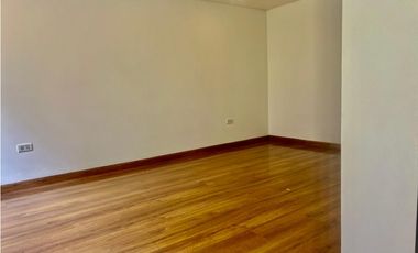 Casa de tres niveles en venta en Suba
