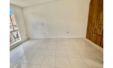 Casa de tres niveles en venta en Suba